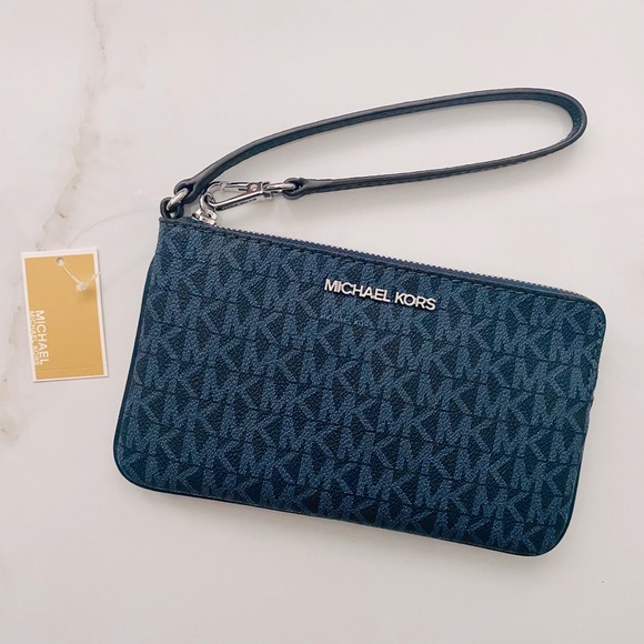 Michael Kors Handbags - ✈️ Michael Kors Jet Set Wristlet ✈️ Color: Admiral